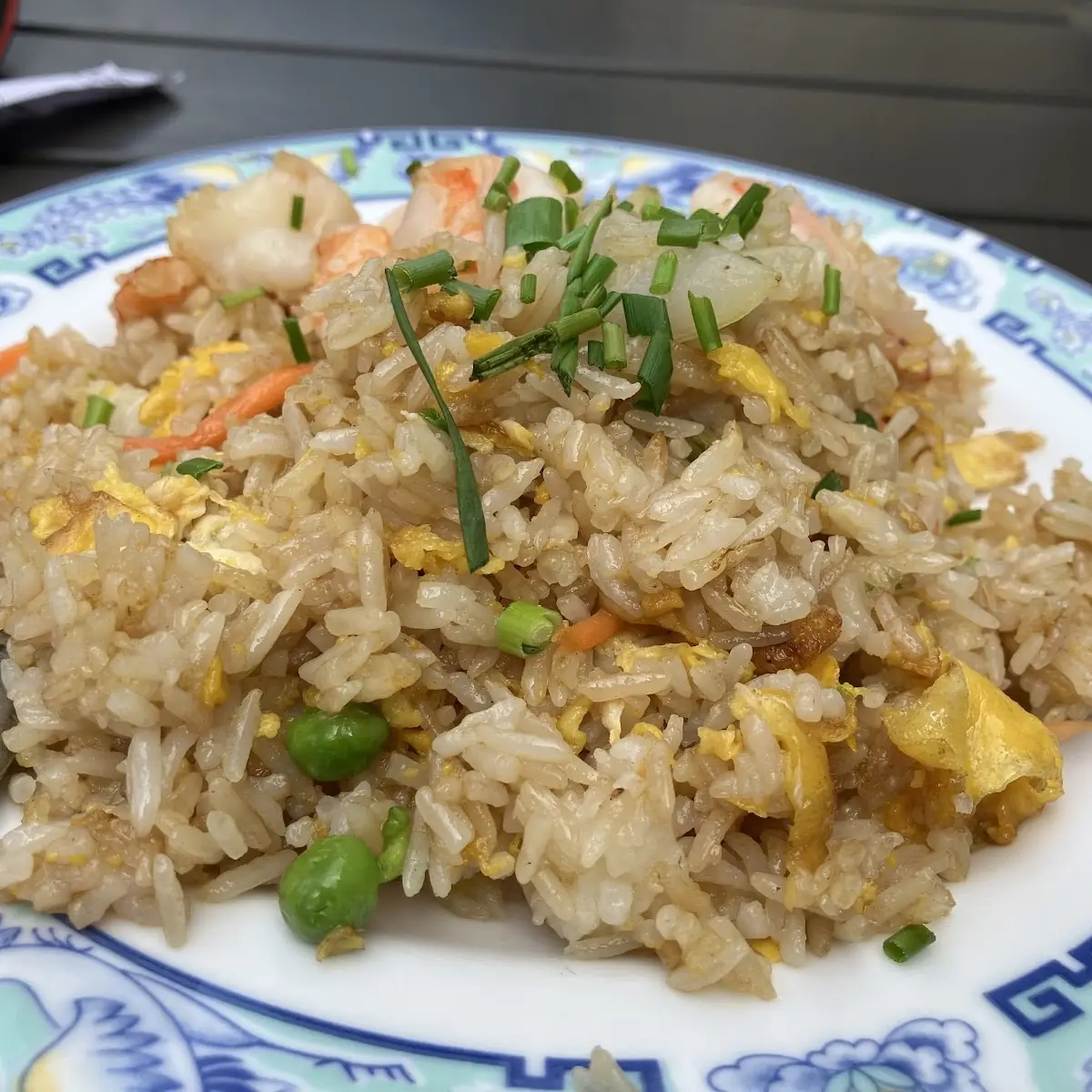 這是蝦仁雞蛋炒飯 飯很有雞味 味道很好